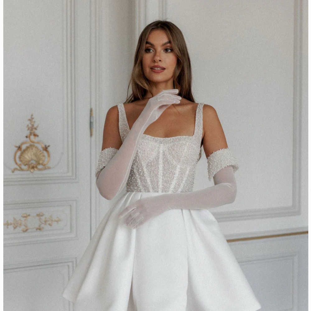 Chic White Sleeveless Midi Dress - Picture 2 of 5